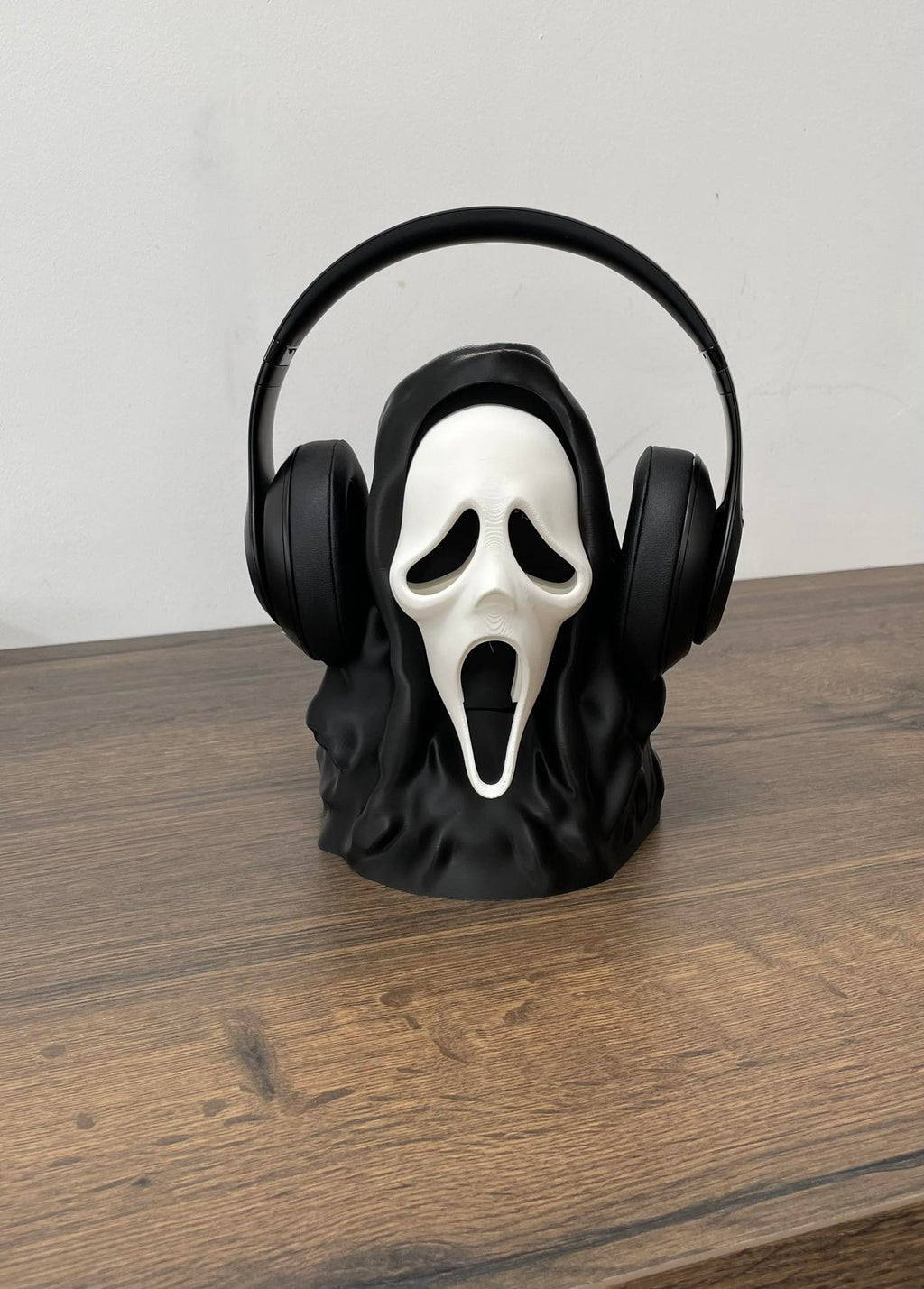 3D Printed Scream Headphone's Holder