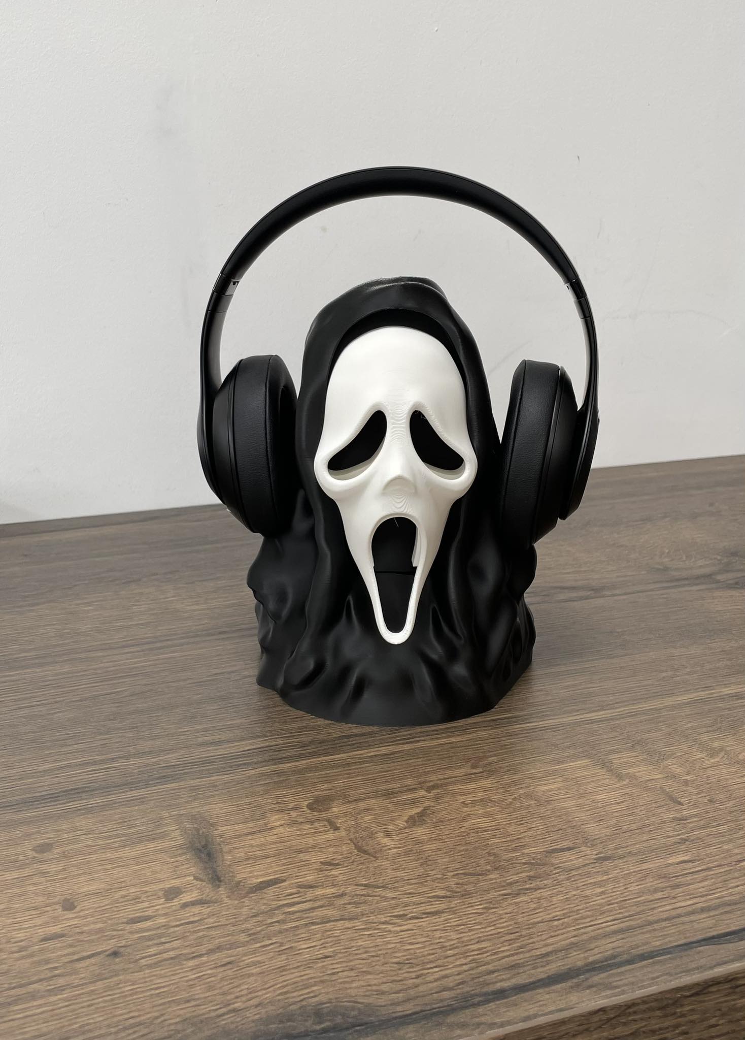 3D Printed Scream Headphone's Holder